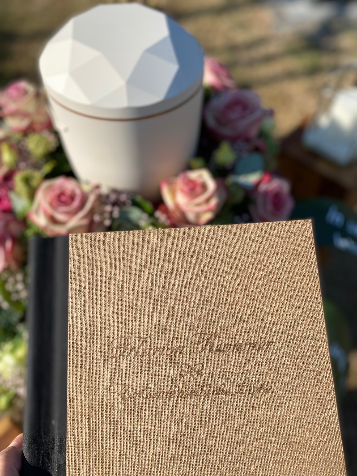 urnenbestattung-in-fulda-foto-moderne-urne